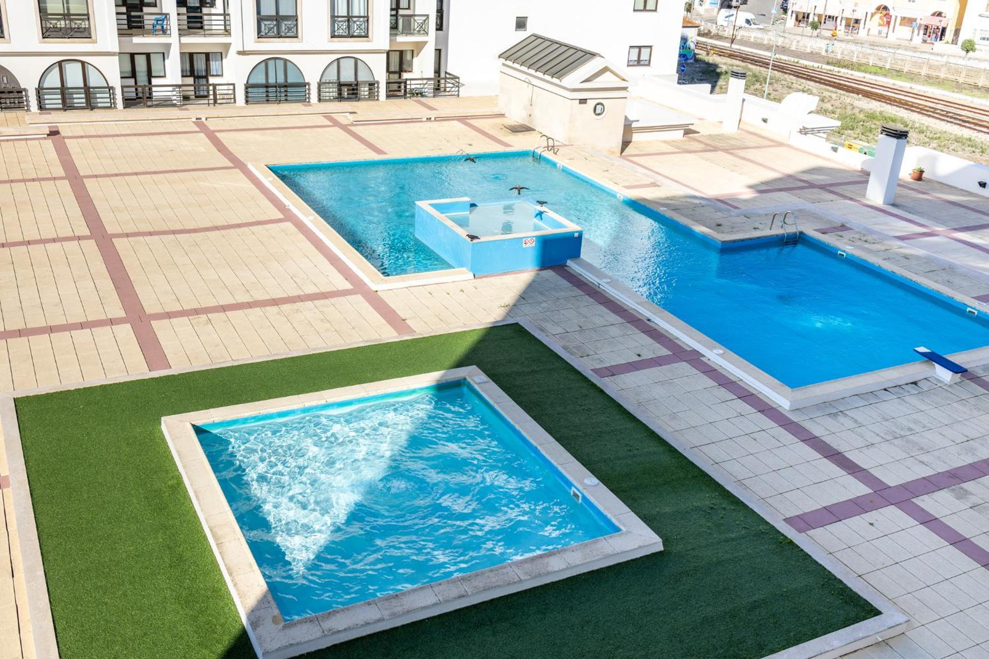 Beachfront 3Bdr Apt On Marginal Boulevard Сан-Мартінню-ду-Порту Екстер'єр фото